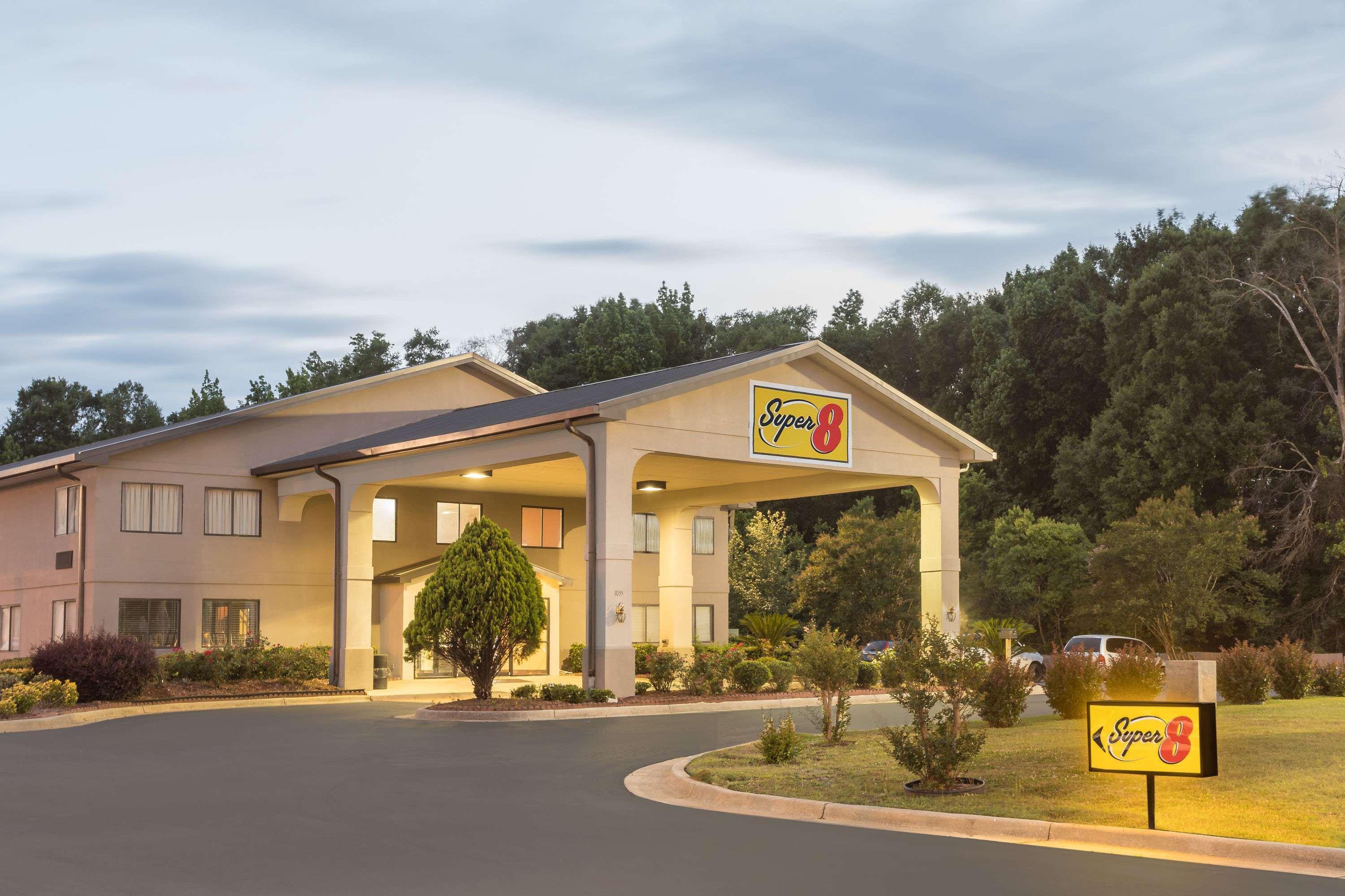 Super 8 By Wyndham Montgomery I-65 Exterior photo