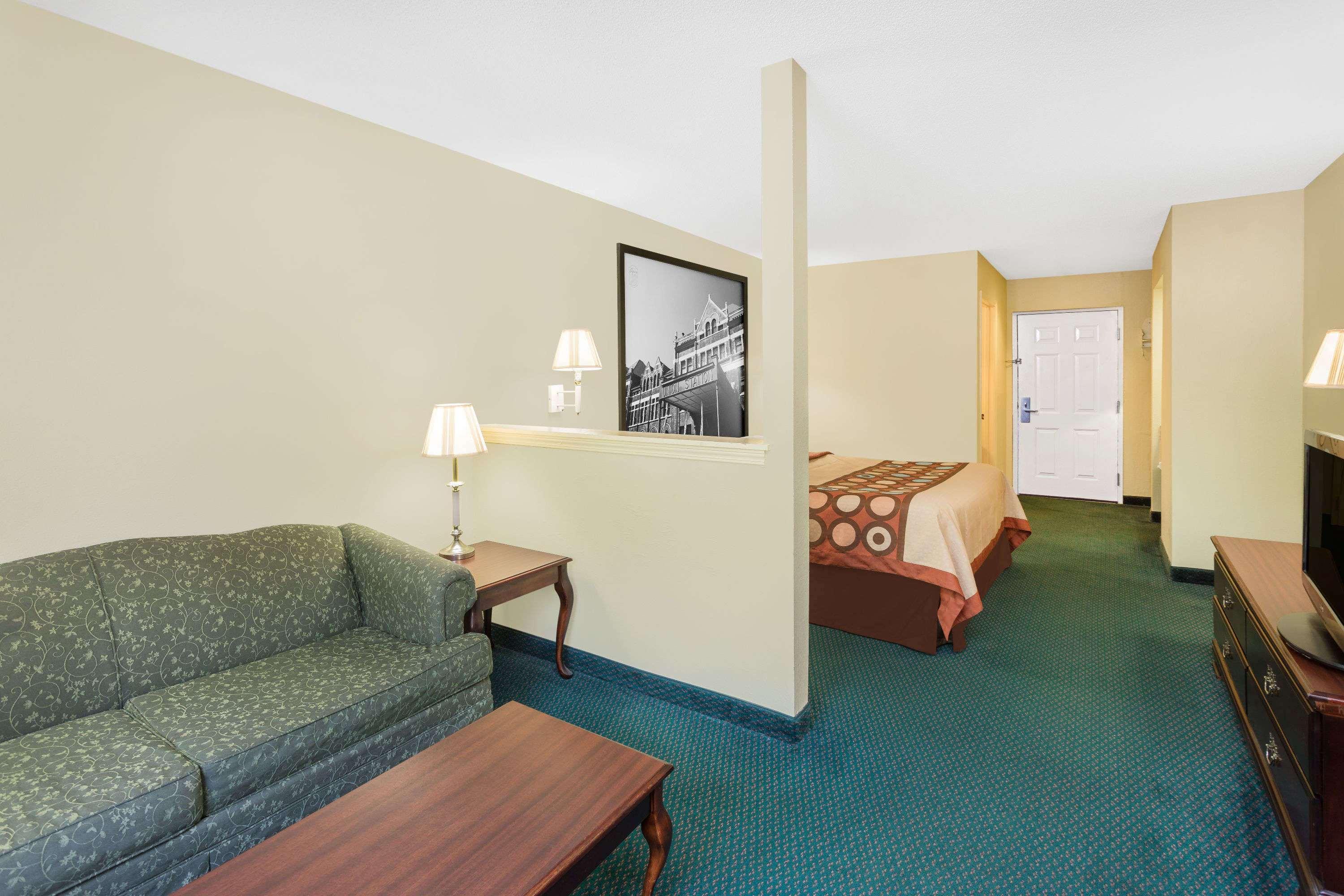 Super 8 By Wyndham Montgomery I-65 Exterior photo