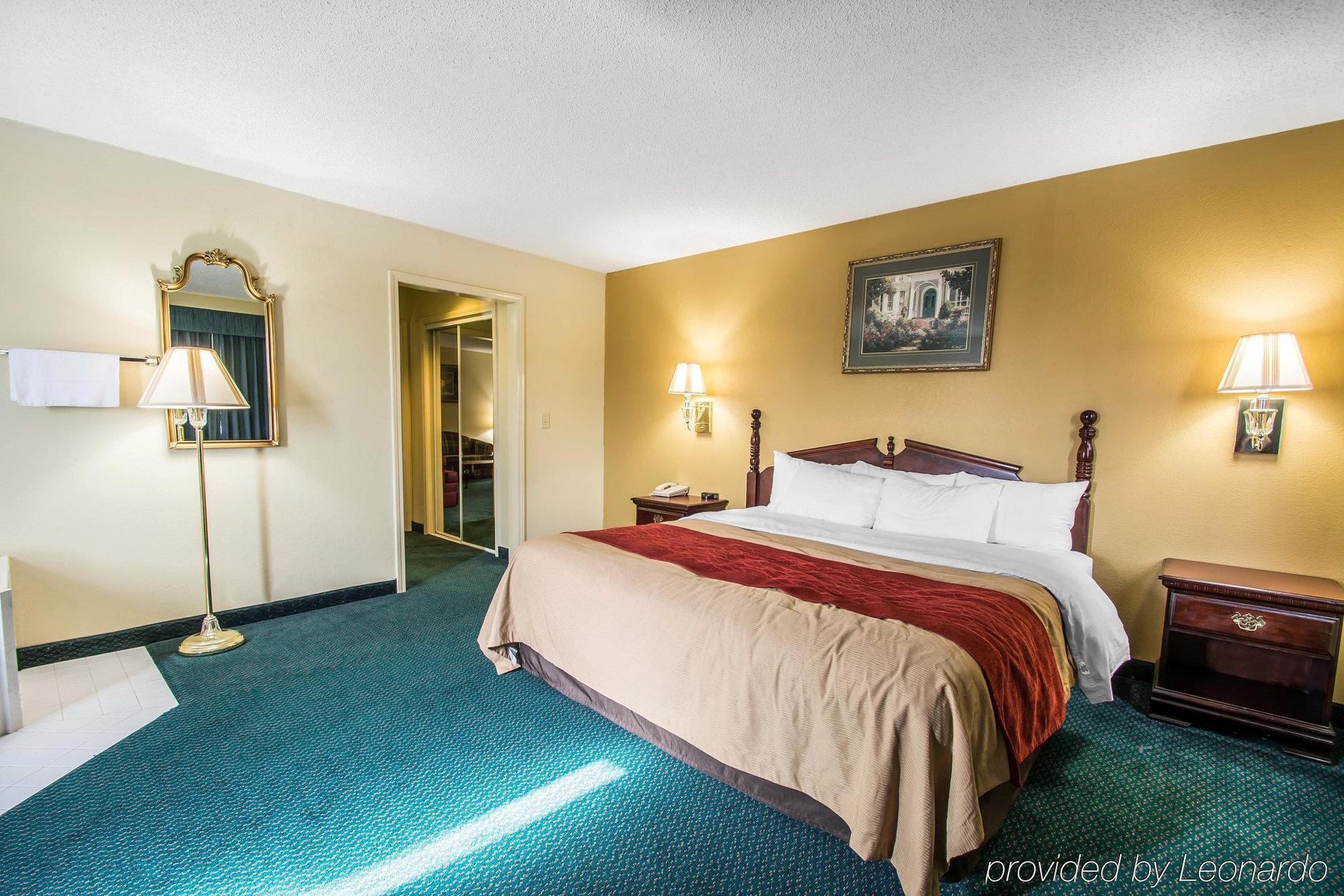 Super 8 By Wyndham Montgomery I-65 Exterior photo