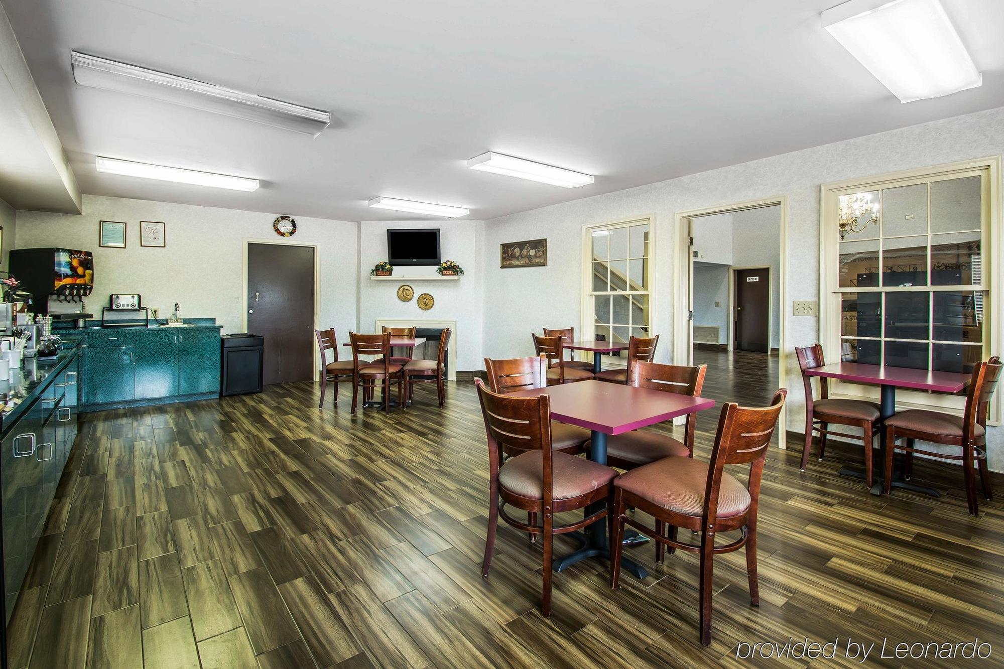 Super 8 By Wyndham Montgomery I-65 Exterior photo