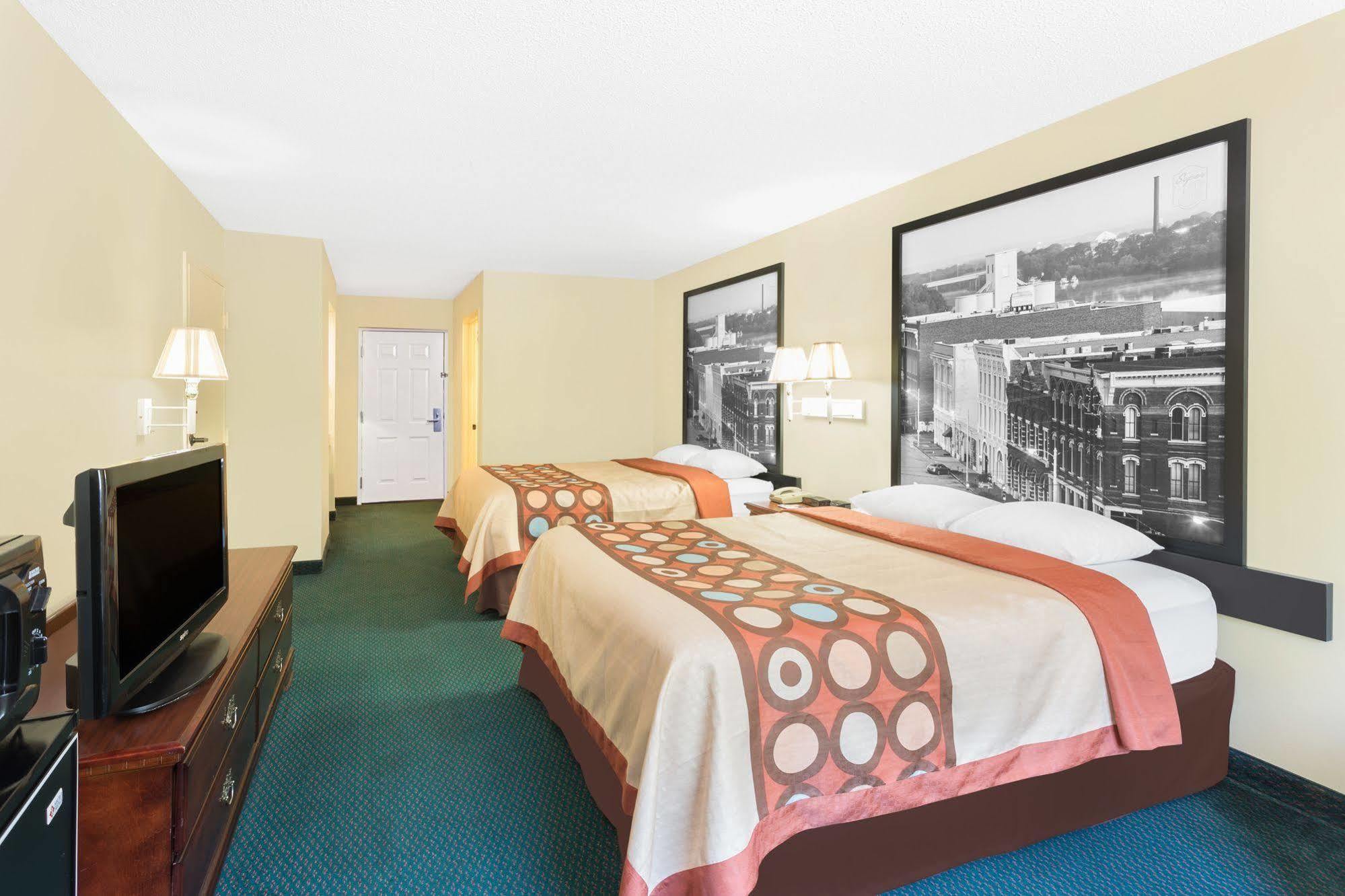 Super 8 By Wyndham Montgomery I-65 Exterior photo